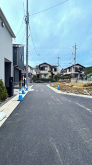 【前面道路含む現地写真】