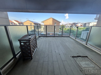 【バルコニー】 | グランシティ八千代緑が丘 | 気持ちのいい空が見渡せる広いバルコニー。爽やかな風を感じて、心躍る素敵な暮らしがはじまります。通風・採光にも優れ、心地よい光と風があふれています♪