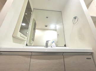 【独立洗面台】 | グランシティ八千代緑が丘 | 落ち着きとくつろぎを感じられる♪歯磨き粉が行方不明になるようなごちゃごちゃ感も解消。コーディネートされた空間で気持ちよく身だしなみを整えられます！！洗面台周りをすっきり綺麗に保つことが出来ます！！