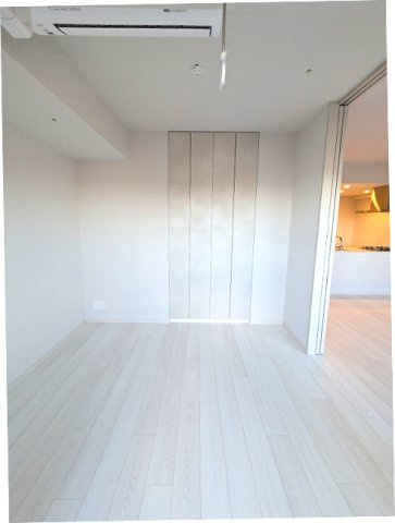 LEFOND PROGRES田原町の設備|5.5帖洋室、バルコニーに面した明るい室内、14Fスカイツリー隅田川花火見えます、エアコン・クローゼット、取り外し可能な室内物干し設備