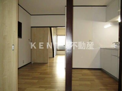 【内装】 | 内山荘 | こちらのリビングで趣味の時間をお楽しみください