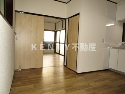 【内装】 | 内山荘 | こちらのリビングで趣味の時間をお楽しみください