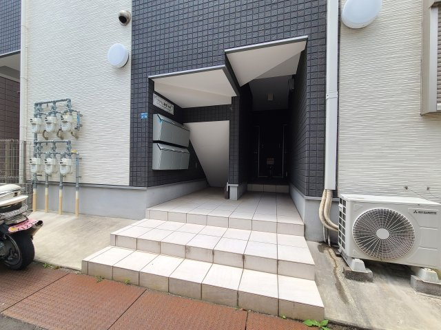 プライム御影本町のエントランス