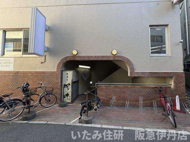 ボントンビルの外観|東側道路からのビル入り口です