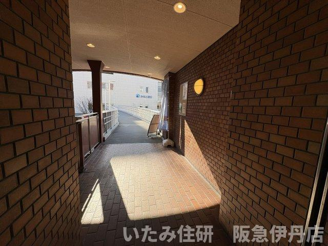 ボントンビルのその他共用部分|駅まで通じるビル内の廊下です！