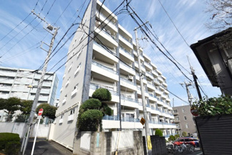 【外観】 | 手入れの行き届いた外壁やエントランスなど、「見ればわかる」レベルで清潔感を保ったマンションです。築年数を感じさせない姿で皆様をお出迎えします。～即日のご見学可能～　お問合せはお気軽にどうぞ。