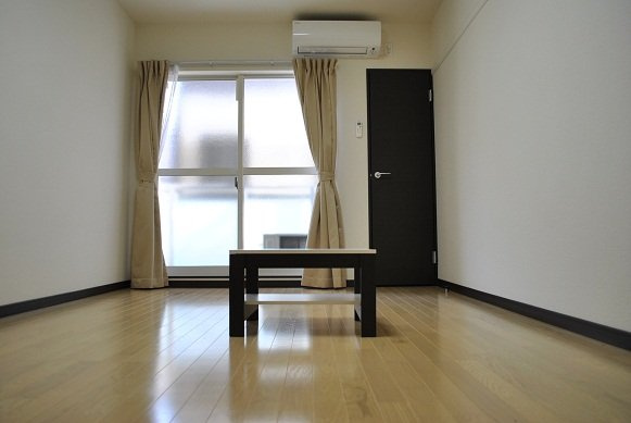 レオネクスト赤坂の居間・リビング|使いやすいお部屋です。