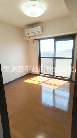 ６５７３７　ﾀﾞｲｱﾊﾟﾚｽ･ｽﾃｰｼｮﾝﾌﾟﾗｻﾞ新岐阜の洋室