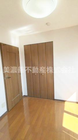 ６５７３７　ﾀﾞｲｱﾊﾟﾚｽ･ｽﾃｰｼｮﾝﾌﾟﾗｻﾞ新岐阜の洋室