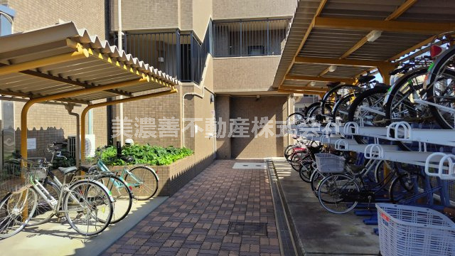 ６５７３７　ﾀﾞｲｱﾊﾟﾚｽ･ｽﾃｰｼｮﾝﾌﾟﾗｻﾞ新岐阜の駐輪場