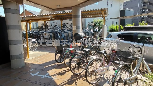 ６５７３７　ﾀﾞｲｱﾊﾟﾚｽ･ｽﾃｰｼｮﾝﾌﾟﾗｻﾞ新岐阜の駐輪場