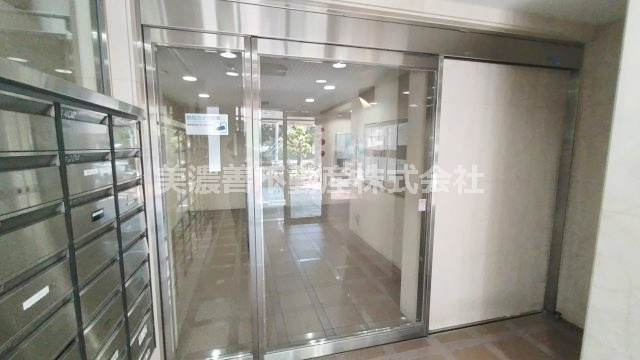 ６５７３７　ﾀﾞｲｱﾊﾟﾚｽ･ｽﾃｰｼｮﾝﾌﾟﾗｻﾞ新岐阜のエントランス