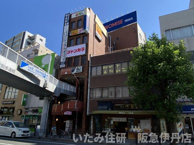 ボントンビルの外観|ボントンビルを駅側から撮影