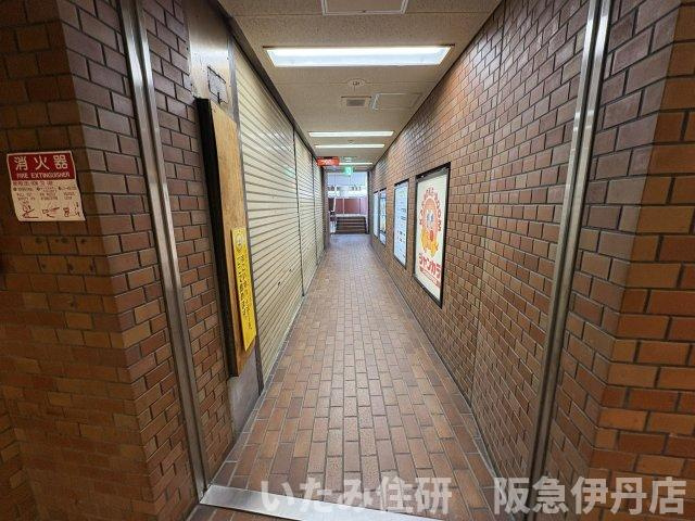 ボントンビルのその他|駅まで通じるビル内の廊下です！