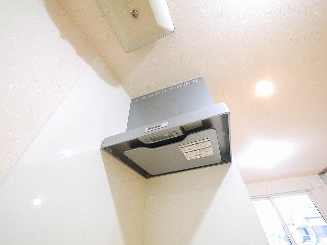 ヴォラーレのキッチン|コンパクトなキッチンで掃除もラクラク