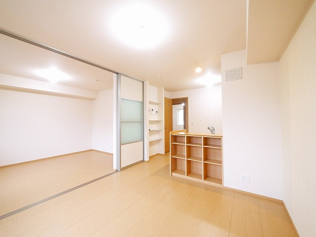 ヴォラーレの居間・リビング|こちらのリビングで趣味の時間をお楽しみください