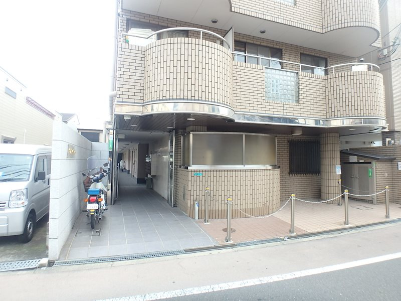 メゾンベストのエントランス|清潔なエントランスです