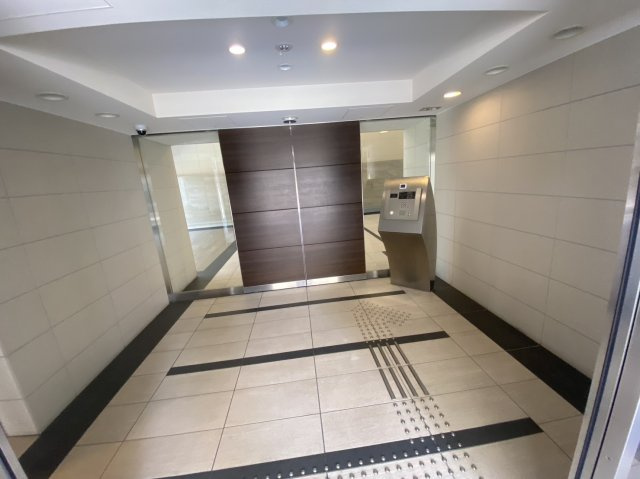 ジ・アーバネックス京都二条のエントランス