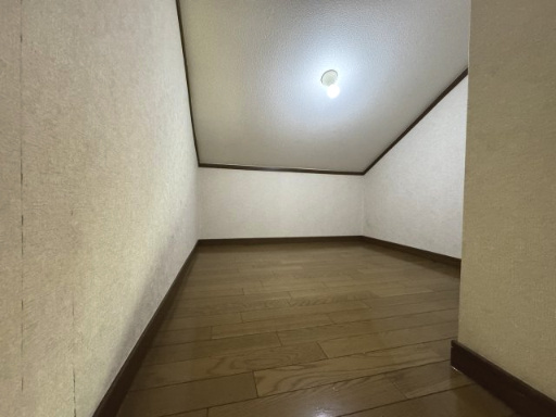 屋根裏収納