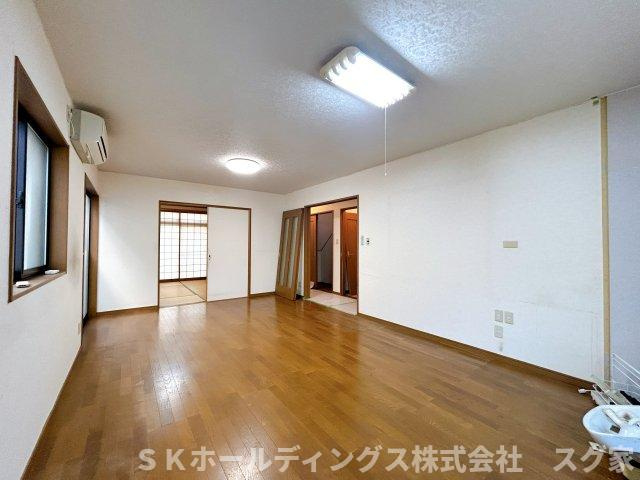 舞鶴市八反田南町戸建ての居間・リビング