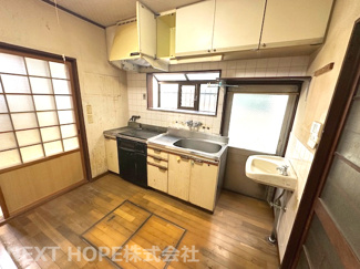 【キッチン】 | 尼崎市西立花町１丁目中古戸建 | ダイニングキッチンです♪リフォームが必要です・・・。お好きなリフォームを楽しんでみませんか？ぜひ現地でご確認ください！！