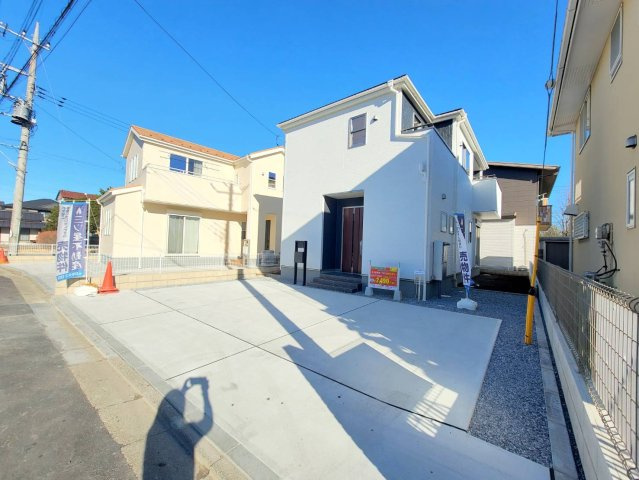 【LiveleGarden】宇都宮市宮の内 第4 全2邸の前面道路含む現地写真|〇2号棟〇
カースペース並列3台ございます！
車が2台あっても、来客があっても安心。ゆとりのある駐車スペース付きで、毎日の出入りもスムーズにできます。
※2026年1月撮影