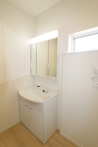 郡山市富久山町福原第21　　　1号棟　　　行健小学校、明健中学区の洗面所