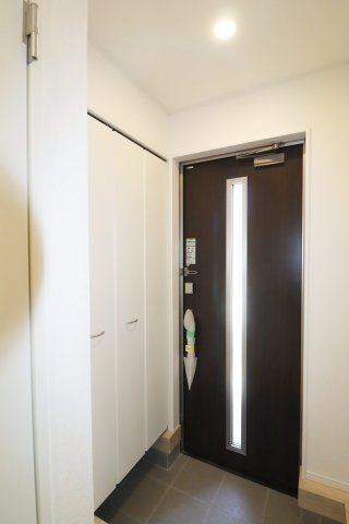 郡山市富久山町福原第21　　　1号棟　　　行健小学校、明健中学区の玄関