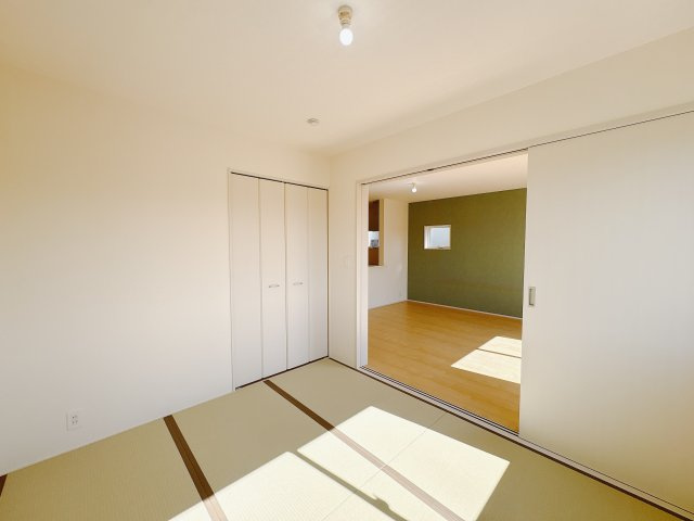 【LiveleGarden】下野市大光寺 第1 全4邸のキッチン|○4号棟キッチン○
水回りが集中しているから、家事動線が楽々。キッチンと洗面・浴室をまとめた水回り集中プランで、お料理、洗濯、お風呂の準備や掃除など、家事動線が楽々
※2025年10月撮影
