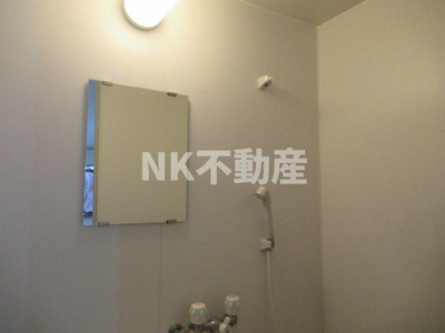 【浴室】 | メゾン松村（河内小阪賃貸） | お風呂に鏡があります。