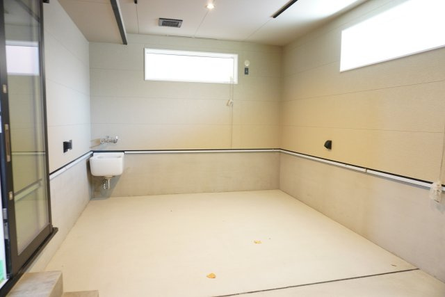 越谷市東越谷9丁目 新築分譲住宅の駐車場