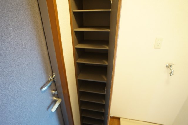 グランドール２１　Ｂ棟の玄関|玄関収納　下駄箱です