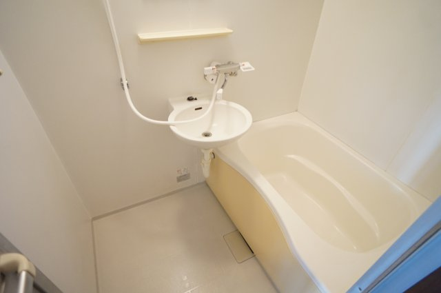 グランドール２１　Ｂ棟の浴室|ゆったりと広い浴槽です