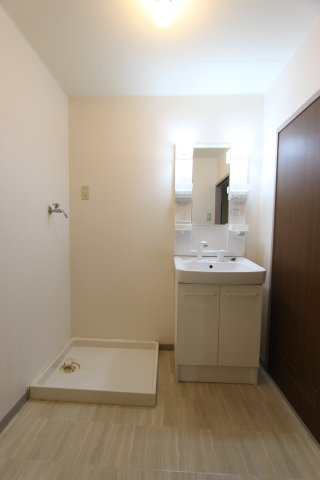 セラフィ西原の洗面所|スペースが確保できる洗面所です