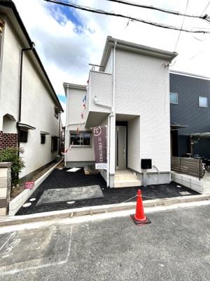 【前面道路含む現地写真】 | ■茨木市西太田町■完成済新築戸建 | ■JR東海道本線「総持寺」駅徒歩約22分　■JR東海道本線「茨木」駅バス約16分「五日市」停徒歩約7分