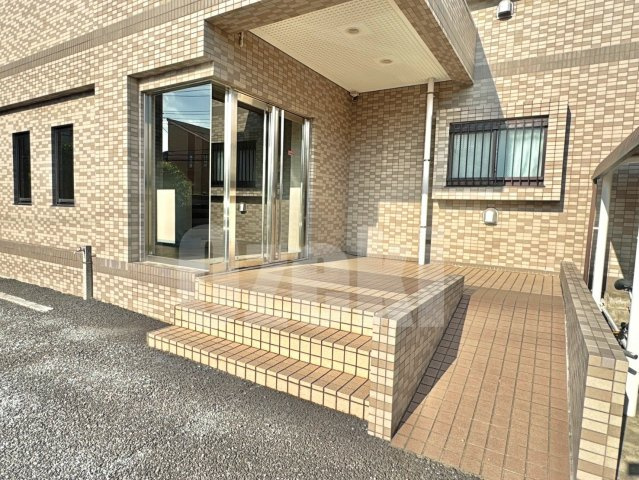 ハイアットプラザ　新越谷のエントランス