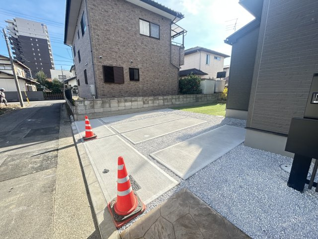 新築　前橋市南町4期　GRARARE　１号棟の駐車場|現地写真　駐車スペースは並列2台+１台分可能です！
