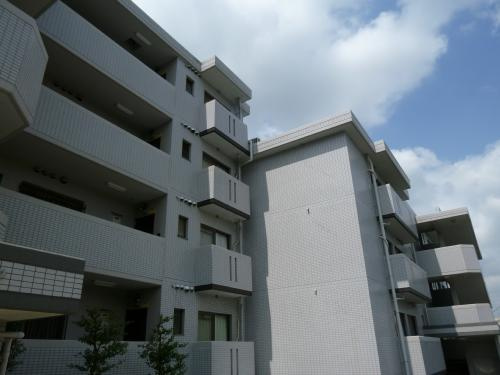 横吹小菅ビルの外観