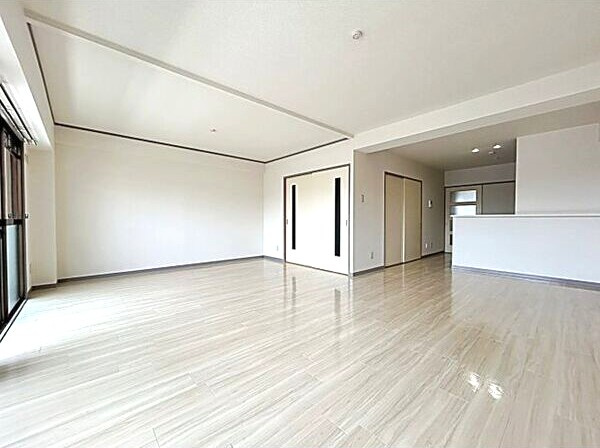 横吹小菅ビルの居間・リビング