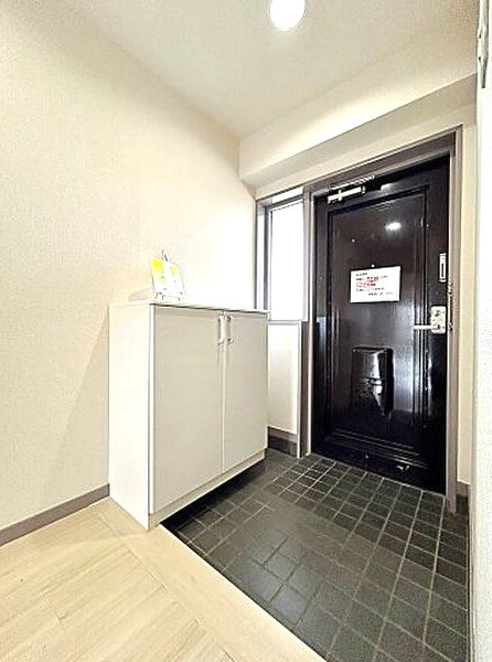 横吹小菅ビルの玄関