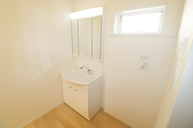 郡山市富久山町福原第21　　　3号棟　　　行健小学校、明健中学区の洗面所