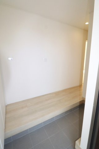 郡山市富久山町福原第21　　　3号棟　　　行健小学校、明健中学区の玄関