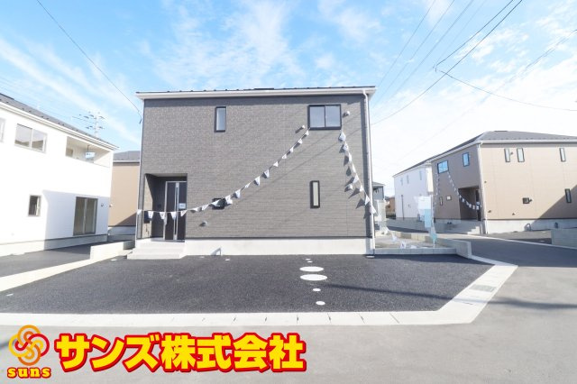 郡山市富久山町福原第21　　　3号棟　　　行健小学校、明健中学区の外観|西側から見た駐車場を含む外観