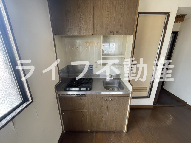 H2O高井田ビルのキッチン|コンパクトなキッチンで掃除もラクラク