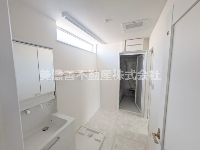 ６５４４８　瑞穂市古橋新築戸建て（未使用）の独立洗面台