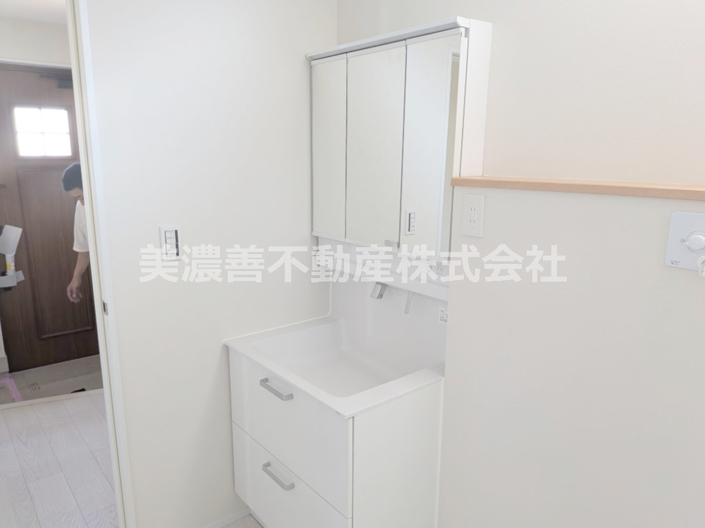 ６５４４８　瑞穂市古橋新築戸建て（未使用）の独立洗面台