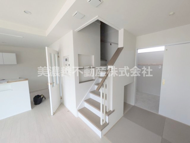 ６５４４８　瑞穂市古橋新築戸建て（未使用）の居間・リビング