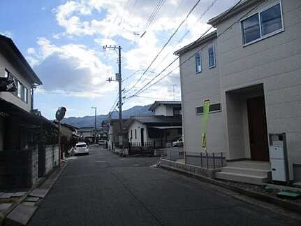 廿日市市深江2丁目　新築一戸建て(全2棟)の前面道路含む現地写真