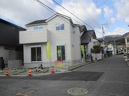 廿日市市深江2丁目　新築一戸建て(全2棟)の前面道路含む現地写真