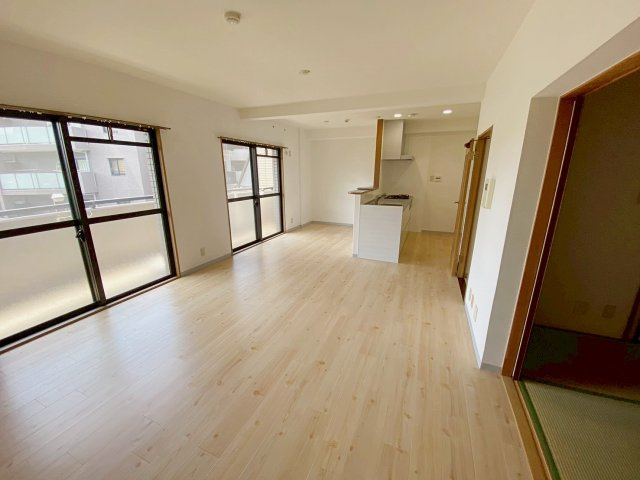 宝塚彩悠館の居間・リビング|こちらの居間で趣味の時間をお楽しみください